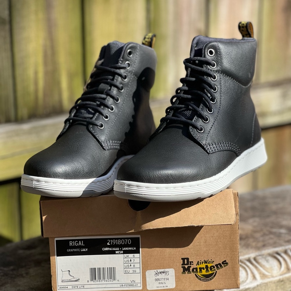 Rigal Dr. Martens Mens 7/ Woman’s 8